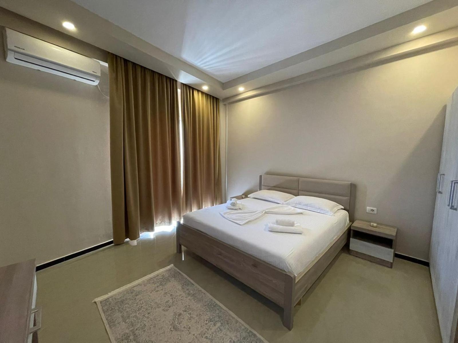 Seaside Apartmens * Sarandë